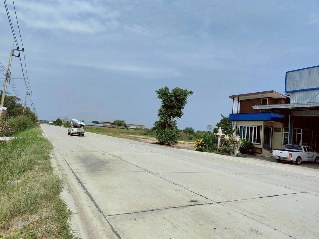 ให้เช่าโกดัง พร้อมสำนักงาน พื้นที่ 359.5 ตร.ม. หนองเพรางาย ไทรน้อย นนทบุรี ถนนเข้า-ออกสะดวก รองรับรถบรรทุก ZB098 - image 2