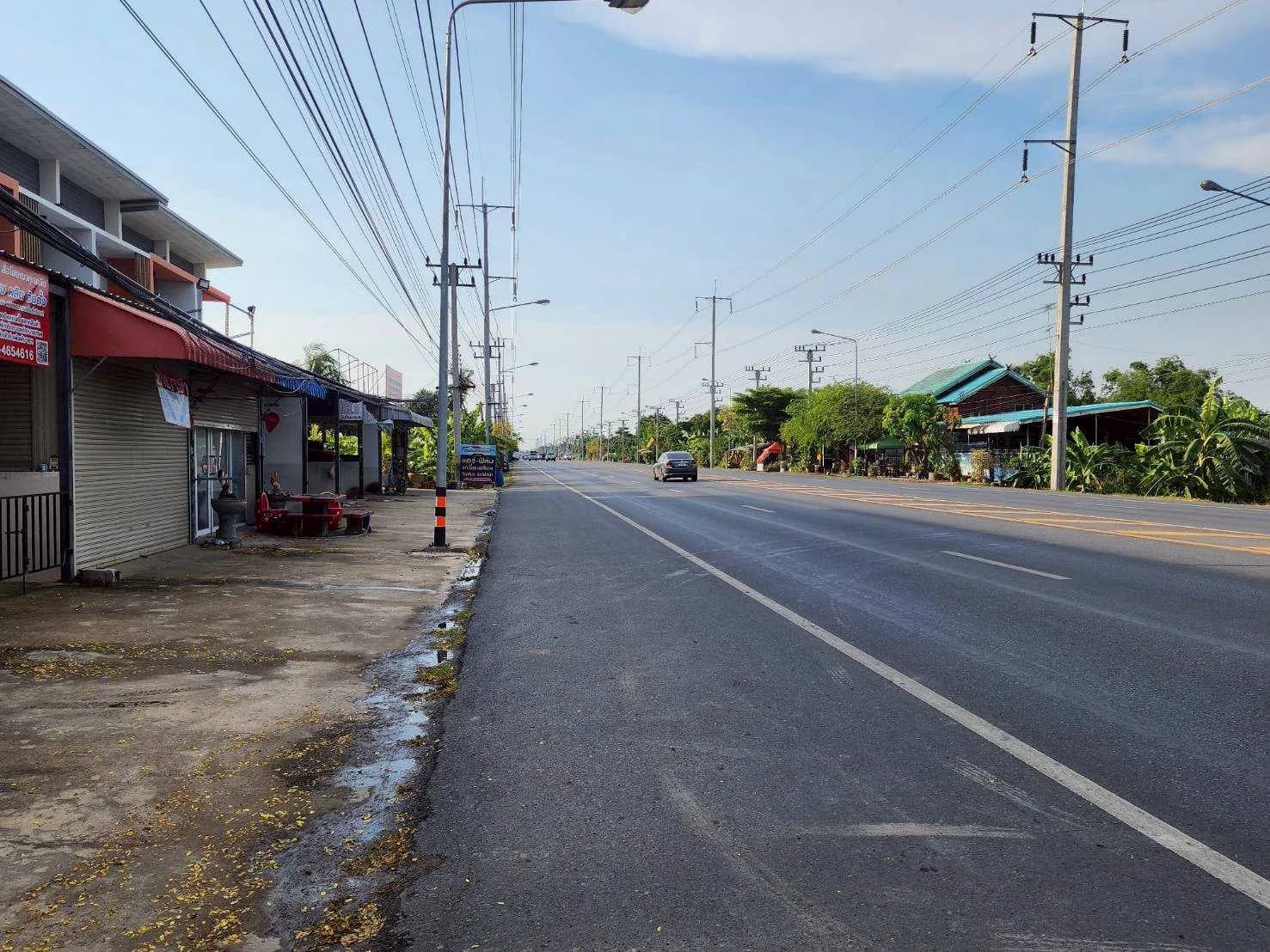 ขาย / เช่า ทาวน์เฮาส์ 2 ชั้น ใจกลางเมืองอ่างทอง ถนนอ่างทอง เชื่อมสายเอเซีย นครสวรรค์ เข้า ออกสะดวก ใกล้ทุกจุดสำคัญ - image 3