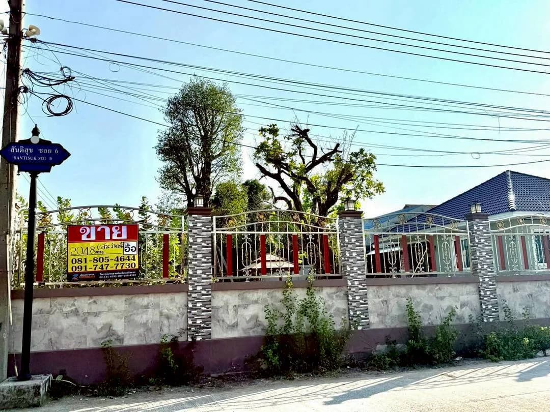 ขายบ้านพูลวิลล่า หลังมุม พื้นที่กว้าง 204.8 ตร.วา. บ้านสร้างใหม่ สไตล์โมเดิร์น พร้อมสระว่ายน้ำส่วนตัว ทำเลศักยภาพ บางหญ้าแพรก สมุทรสาคร - image 1