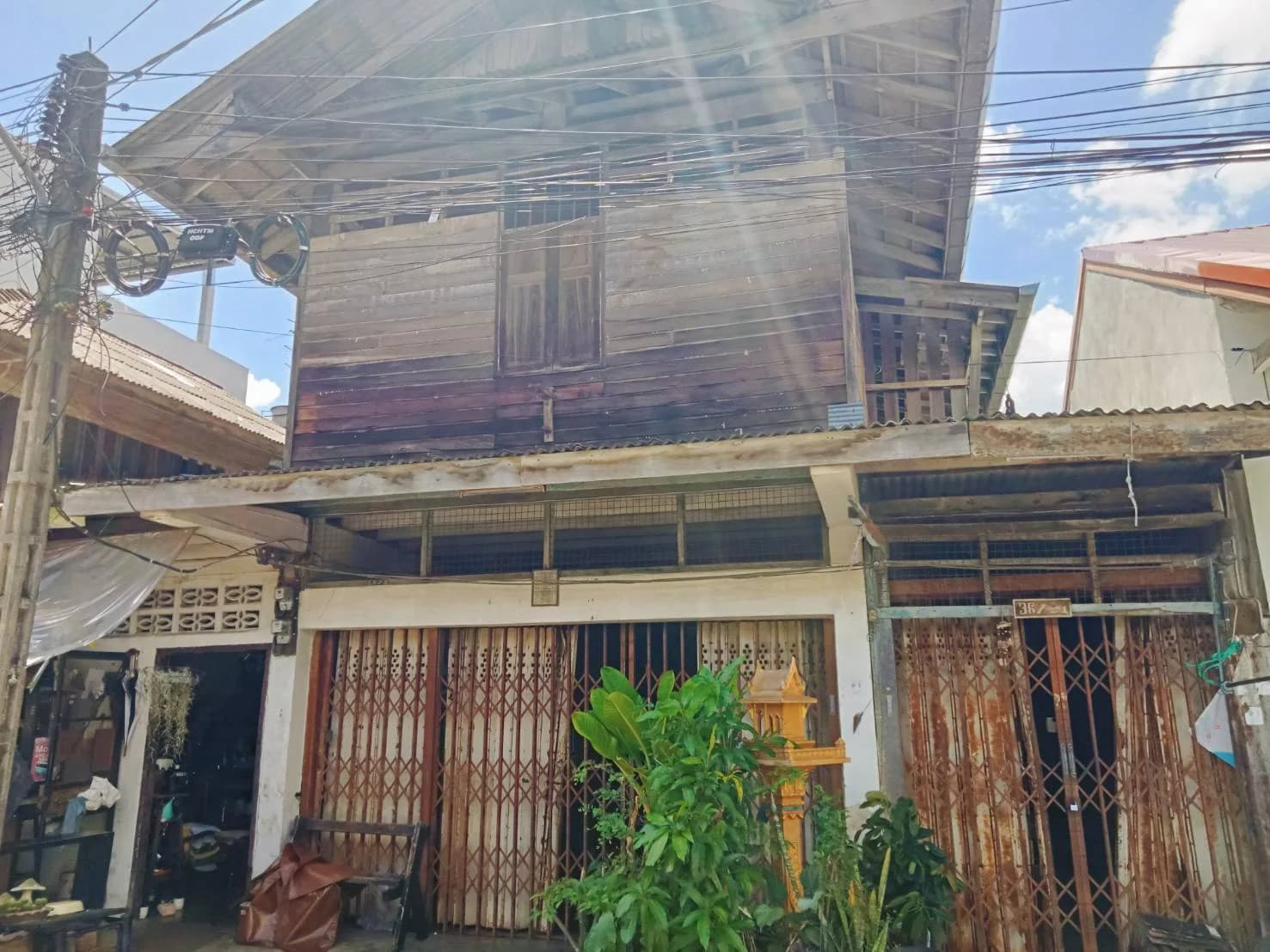 ขายที่ดิน 107.5 ตารางวา พร้อมบ้านเช่า ถนนแสงศรี ซอย3 หลังโรงแรม SC ทำเลดี อยู่ใจกลางเมือง ZST212