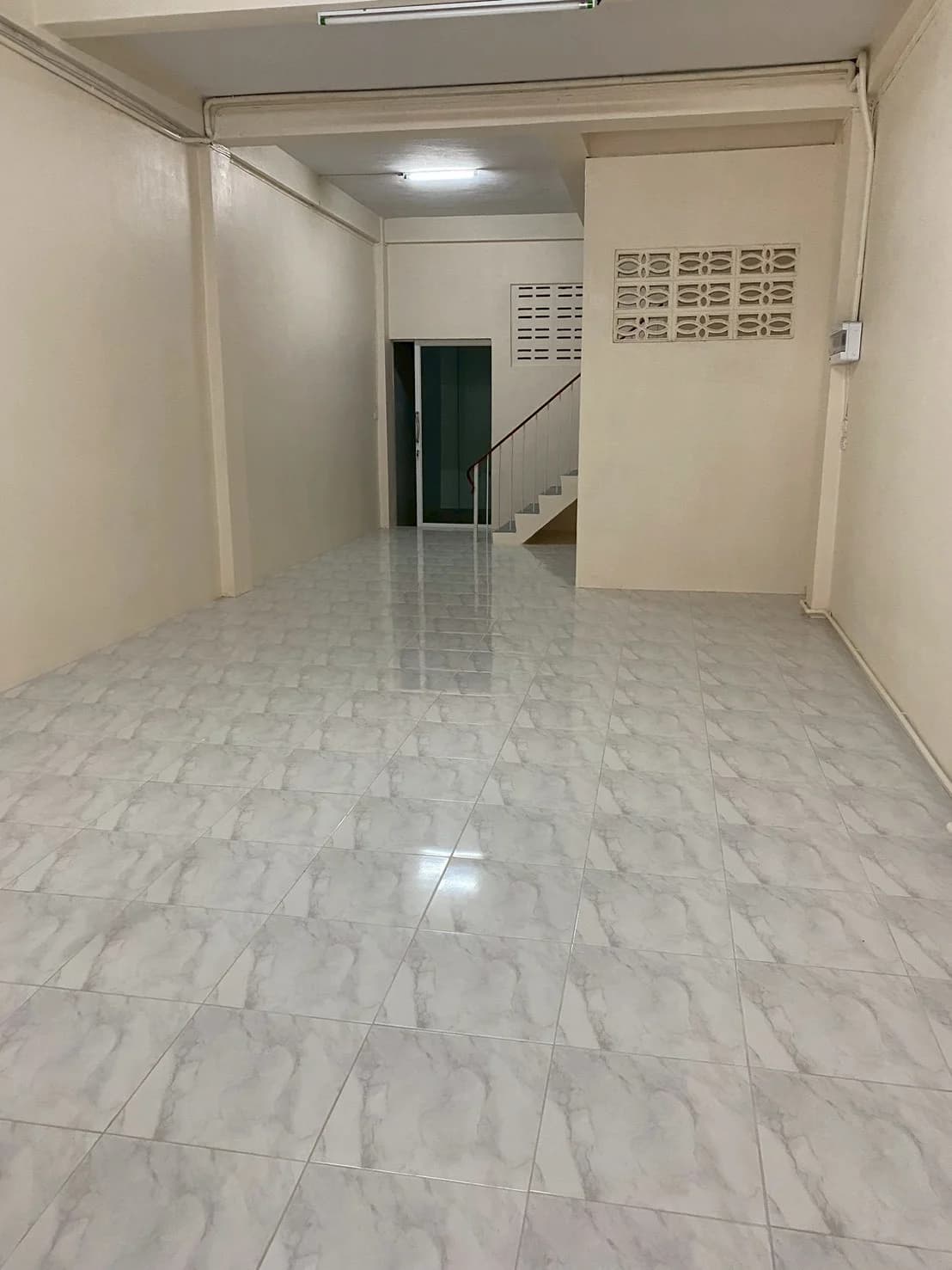 ขายทาวเฮ้าส์ รีโนเวทใหม่ทั้งหลังสวยงาม 20 ตร.วา สุขุมวิท101 ปุณณวิถี17 ใกล้สถานนีรถไฟฟ้าปุณณวิถี สายสีเขียว และสายสีเหลือง - image 2