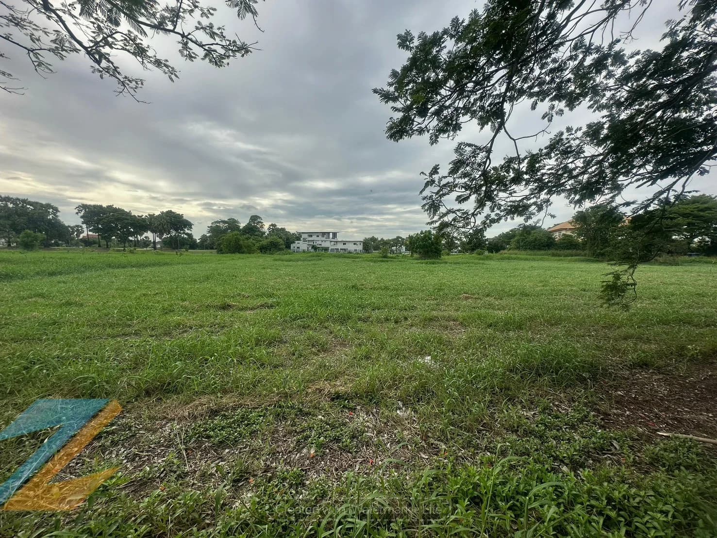 ขายที่ดินสวย ถมแล้วสูงเท่าถนน 461 วา หมู่บ้านเลควูด-บางนา อยู่ใกล้ซอยหมู่บ้านเลควูด 55 ZY252 - image 2