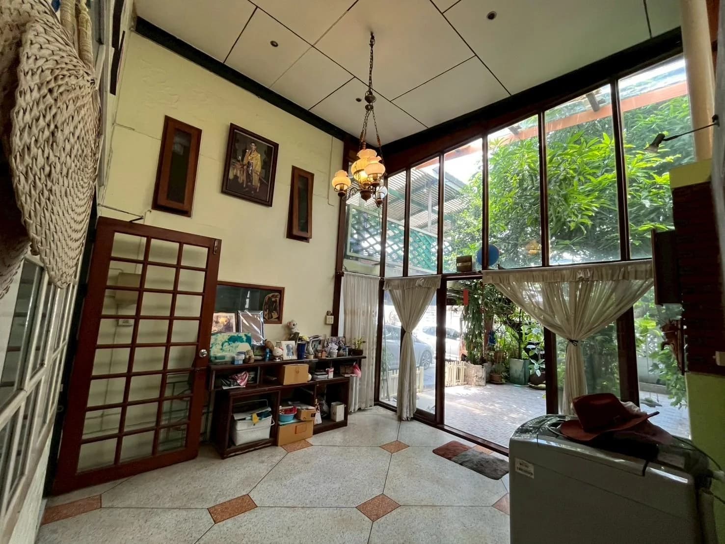 เสน่ห์บ้านไม้ในเมืองกรุง บ้านเดี่ยวดีไซน์หรู 51 ตารางวา ซอยสิรินธร 2 แยก 13 ใกล้รถไฟฟ้าสายสีแดงสถานีบางบำหรุ ราคาพิเศษ 5,900,000 บาท - image 2