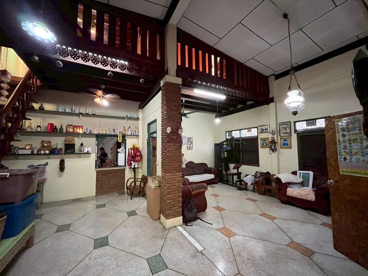 เสน่ห์บ้านไม้ในเมืองกรุง บ้านเดี่ยวดีไซน์หรู 51 ตารางวา ซอยสิรินธร 2 แยก 13 ใกล้รถไฟฟ้าสายสีแดงสถานีบางบำหรุ ราคาพิเศษ 5,900,000 บาท - image 3