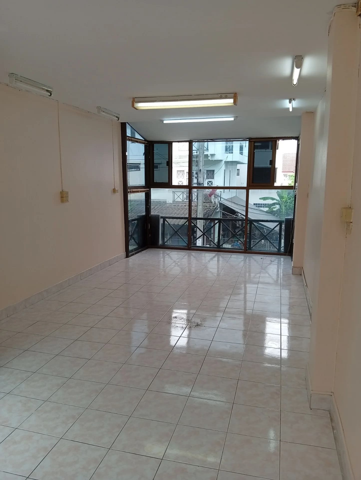 ขายทาวน์โฮฒ 3 ชั้น 21 ตร.วา หลังโลตัสประชาอุทิศ - image 3