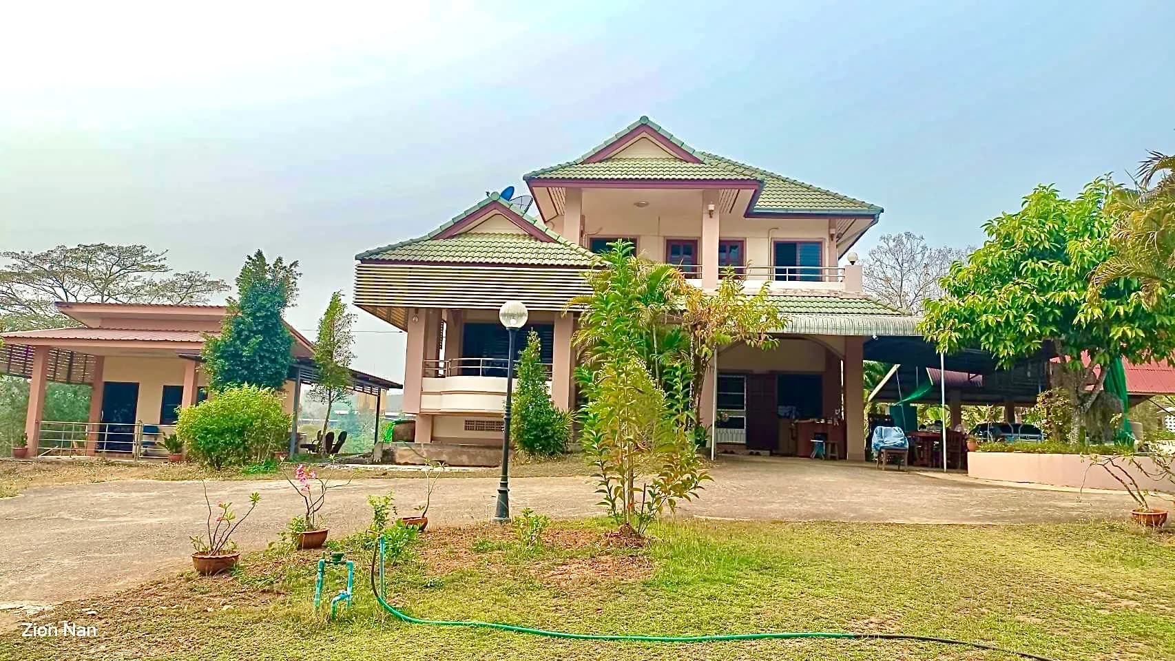 ขายบ้านพร้อมที่ดินเกือบ 3 ไร่ ติดถนน อยู่ใกล้เมืองน่าน 4 ห้องนอน 2 ห้องน้ำ