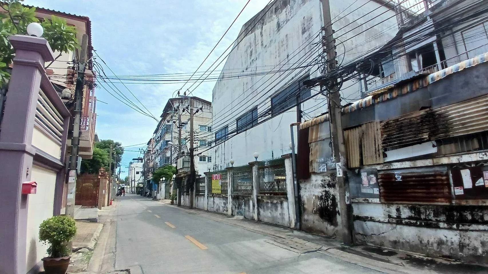 ขายคอร์ดแบดมินตันเก่าพร้อมบ้าน 1 ไร่ 4 ตารางวา พระราม 2 ซอย 6 ราคา 45 ลบ.