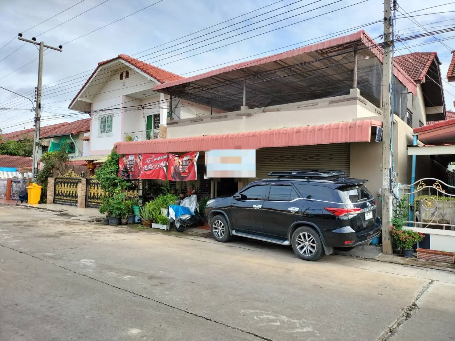 บ้านเดี่ยว 2 ชั้น “หมู่บ้านการุณรังษี” ทำเลทองกลางเมือง 50 ตารางวา ต่อเติมเต็ม