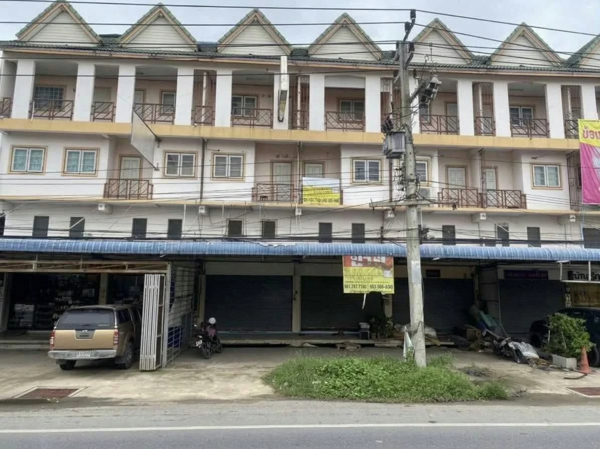 ZMC039 ขายถูก อาคารพาณิชย์ 3 ชั้นครึ่ง ใกล้โรงพยาบาลบ้านแพ้ว ติดถนนหลัก เส้นบ้านแพ้ว–พระประโทน สมุทรสาคร