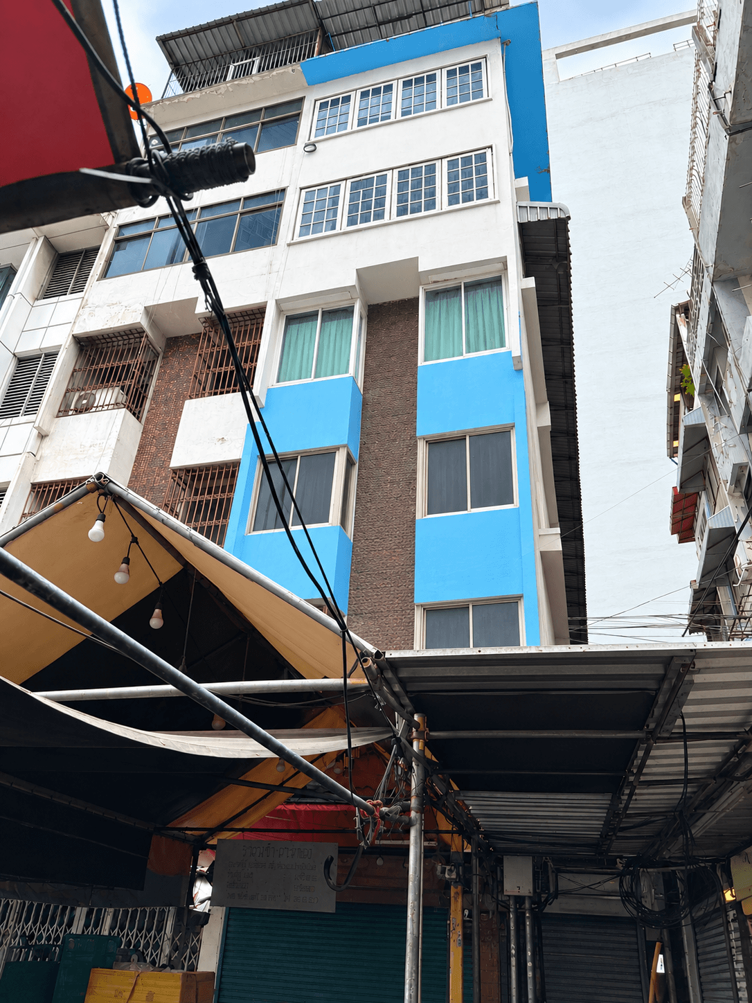 ขายอาคารพาณิชย์ 7 ชั้น 392 ตารางเมตร 10 ห้องประชุม ใกล้สีลมคอมเพล็กซ์